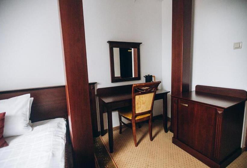 فندق Dworek Magnat