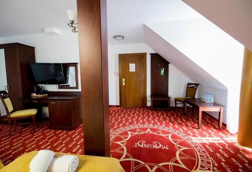 فندق Dworek Magnat