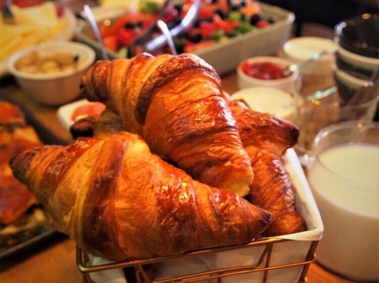 בית מלון כפרי Garden Boutique Residence