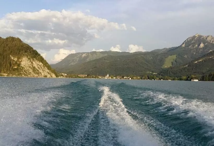 ホテル Gutshof Wolfgangsee Resort & Event