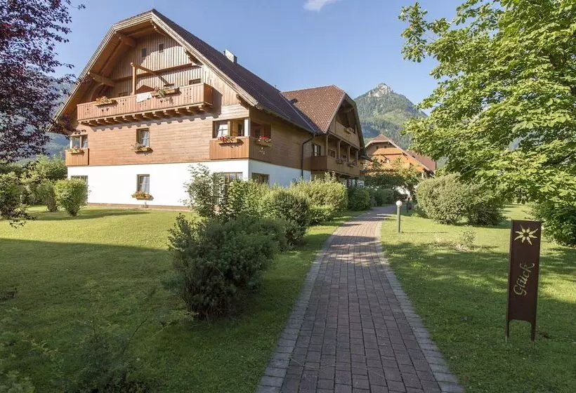 ホテル Gutshof Wolfgangsee Resort & Event