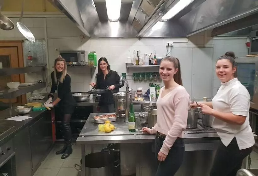 ホテル Gutshof Wolfgangsee Resort & Event