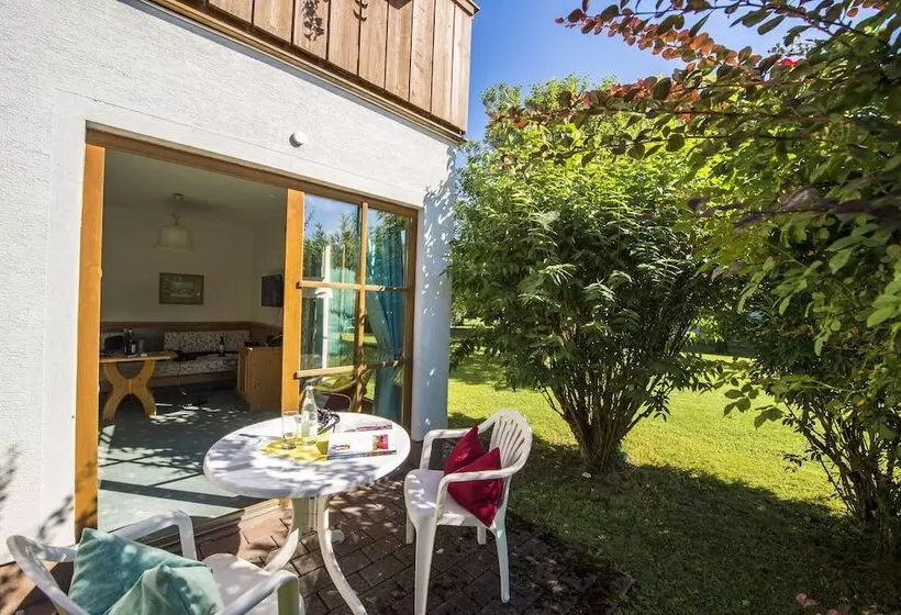 ホテル Gutshof Wolfgangsee Resort & Event