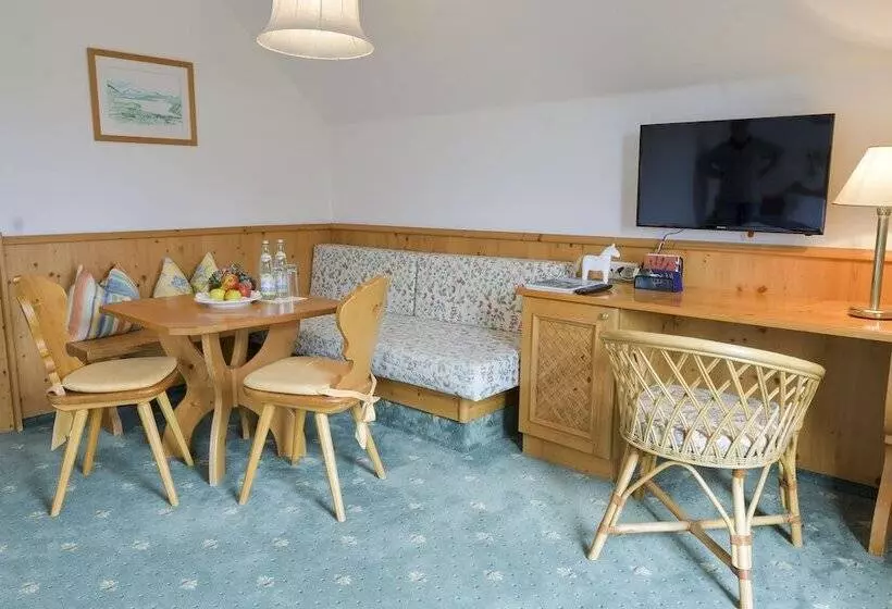 ホテル Gutshof Wolfgangsee Resort & Event