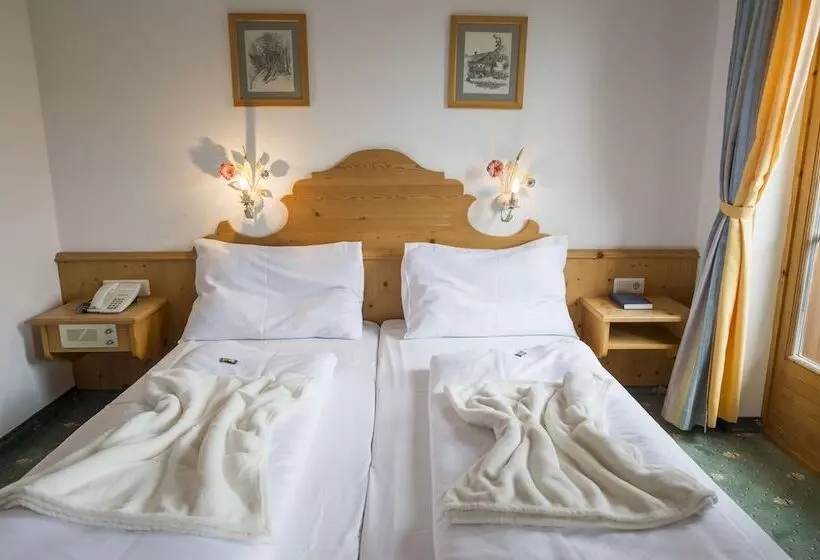 ホテル Gutshof Wolfgangsee Resort & Event