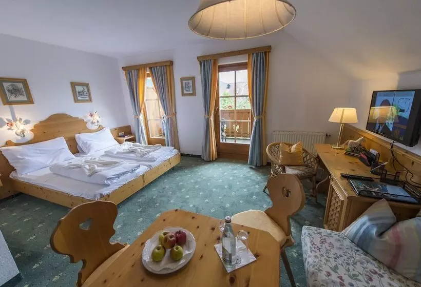 ホテル Gutshof Wolfgangsee Resort & Event