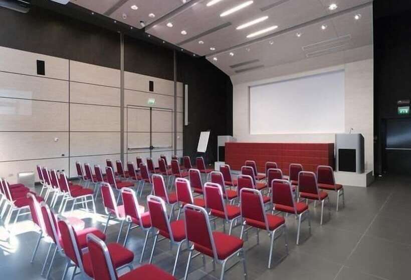 Отель Rmh Modena Des Arts