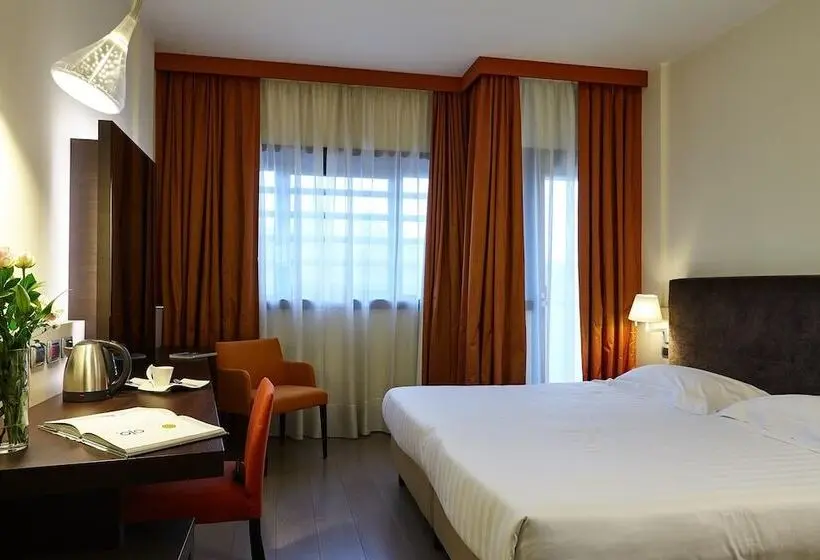 Hotelli Rmh Modena Des Arts