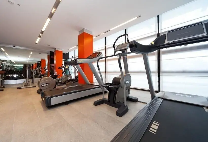 Hotelli Rmh Modena Des Arts