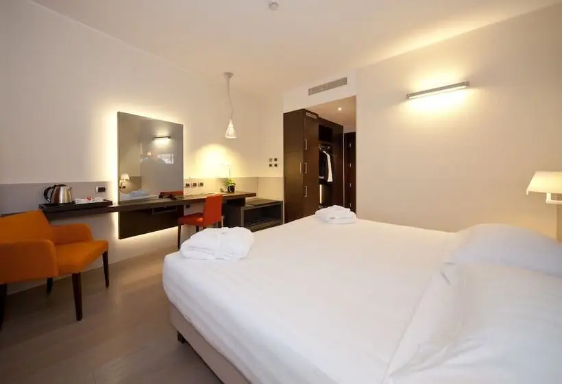 Hotelli Rmh Modena Des Arts