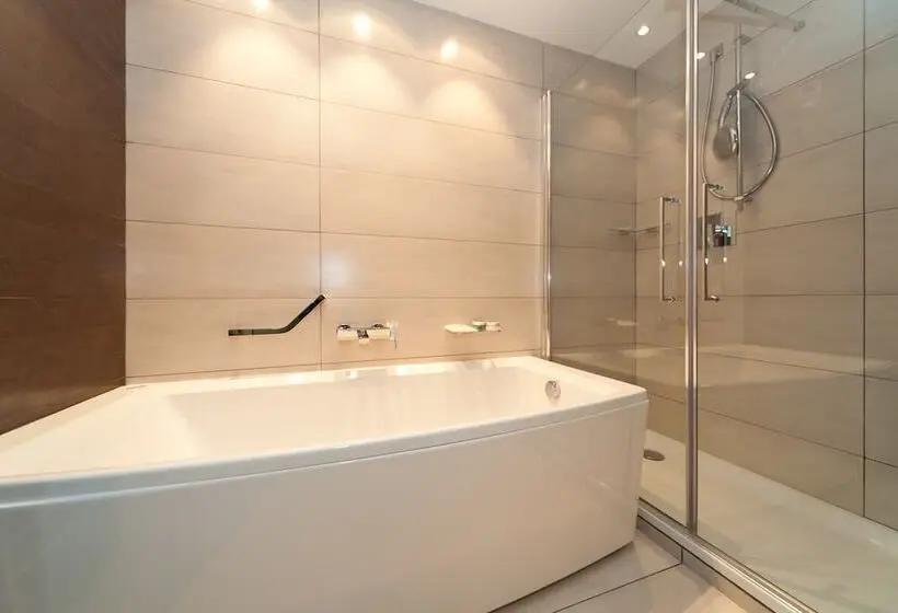 Hotelli Rmh Modena Des Arts