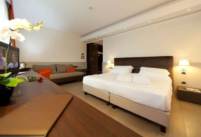 Hotelli Rmh Modena Des Arts
