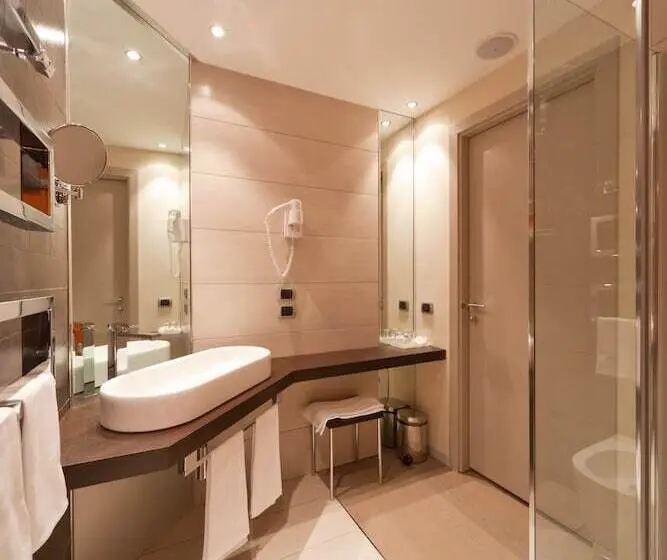 Hotelli Rmh Modena Des Arts