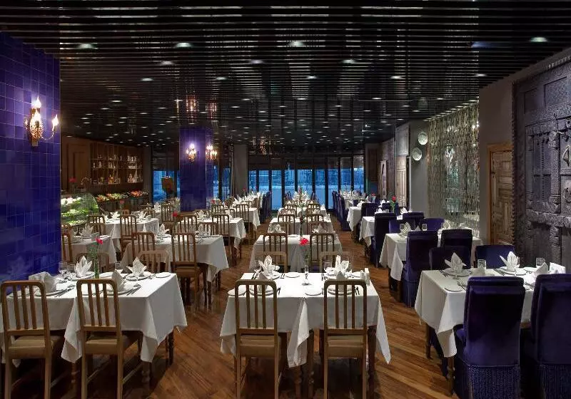 Sura Design Hotel & Suites