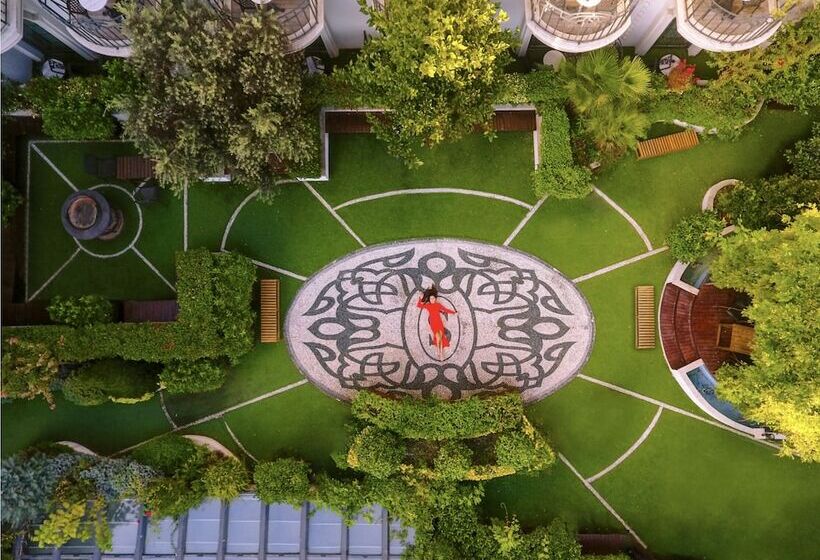 Sura Design Hotel & Suites