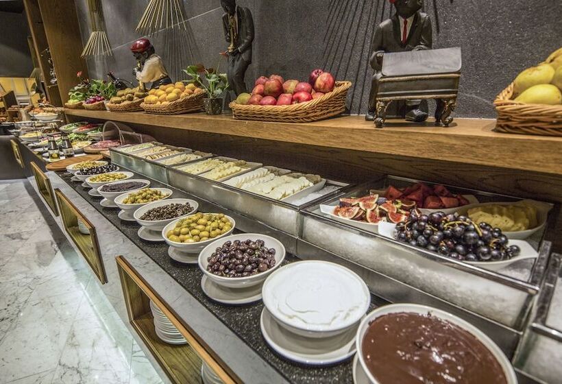 ホテル The Elysium Taksim