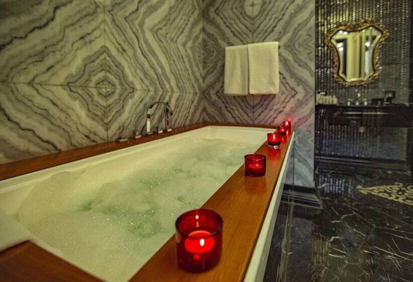 ホテル The Elysium Taksim