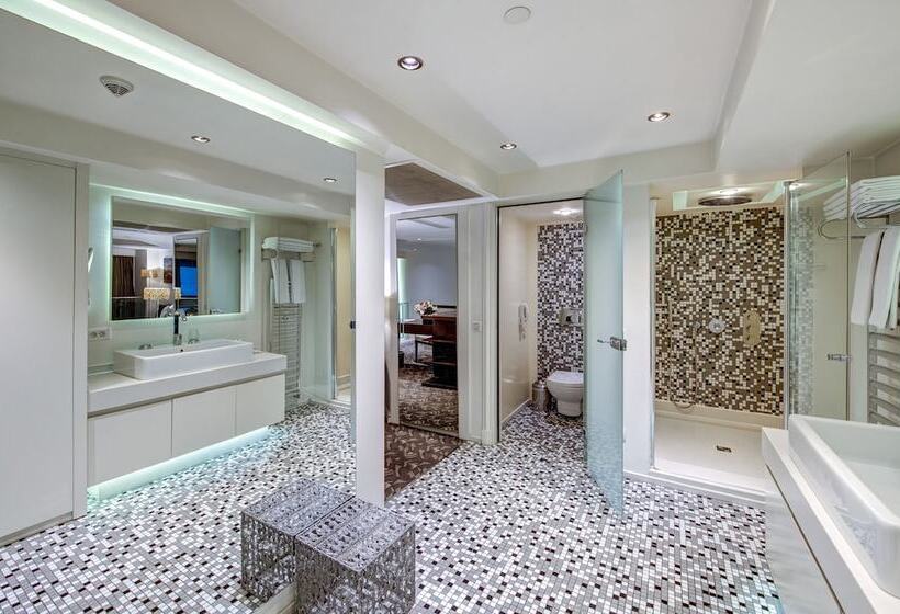 ホテル The Elysium Taksim