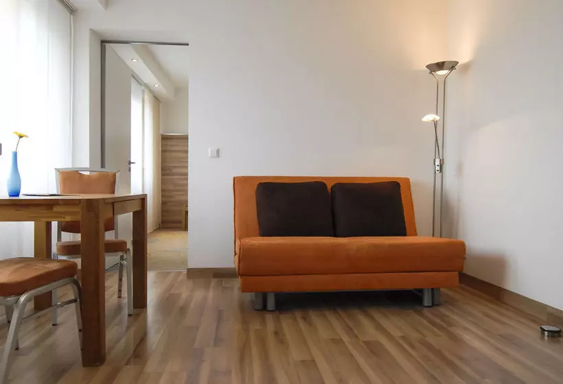 Отель Petul Apart City Garden