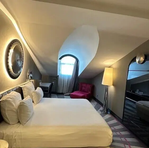 Sura Design Hotel & Suites