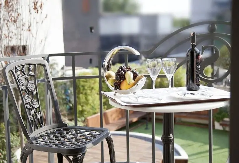 Sura Design Hotel & Suites