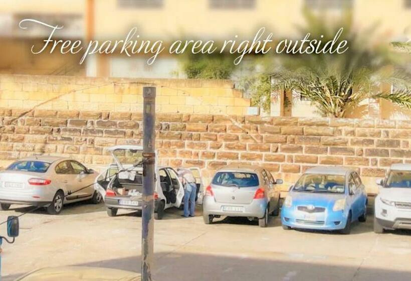 הוסטל Centre Point, Malta S Most Central