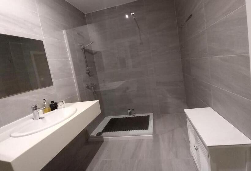 הוסטל Centre Point, Malta S Most Central