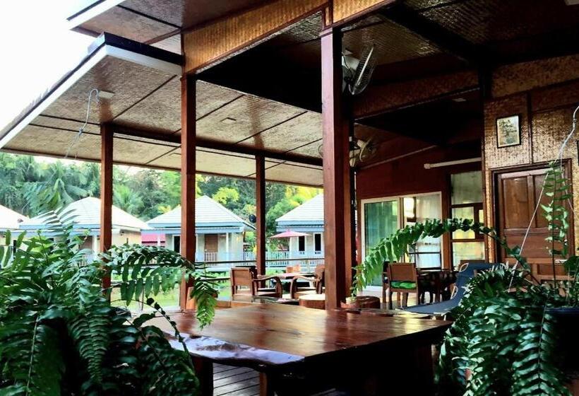 호스텔 Jeerang Countryside Resort