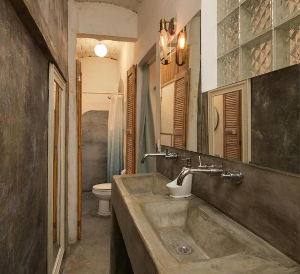 ユースホステル My Sisters House   Female Only