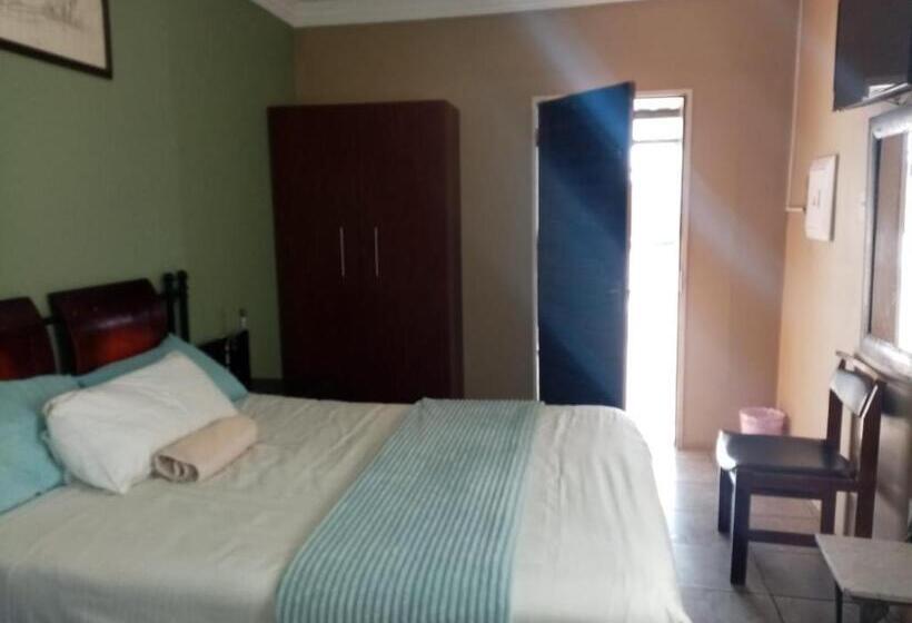 Bed & Breakfast Jubie S Guest Lodge