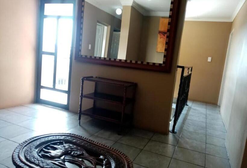 Bed & Breakfast Jubie S Guest Lodge