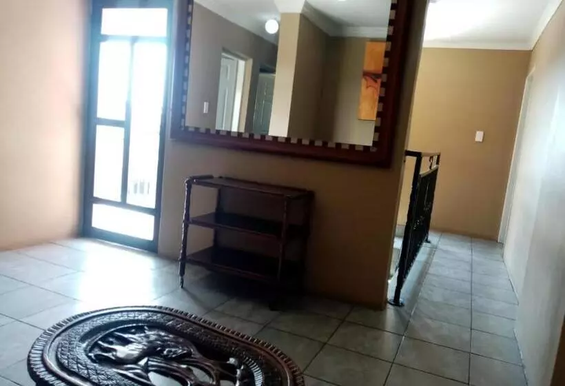 Aamiaismajoitus (B&B) Jubie S Guest Lodge