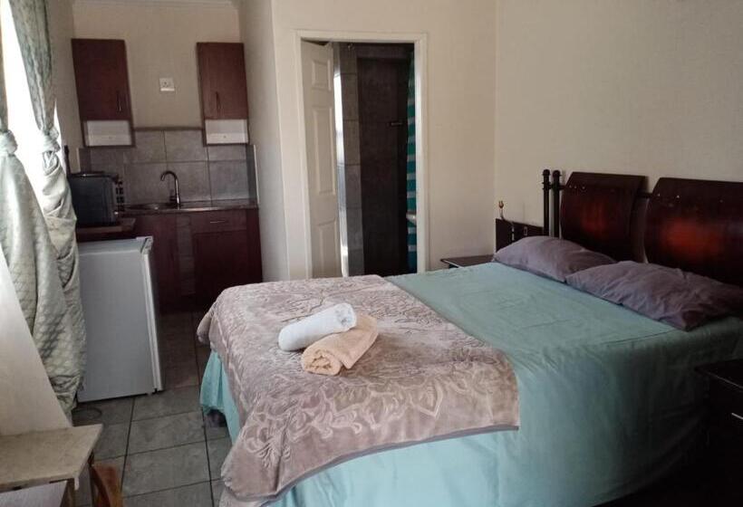 Bed & Breakfast Jubie S Guest Lodge