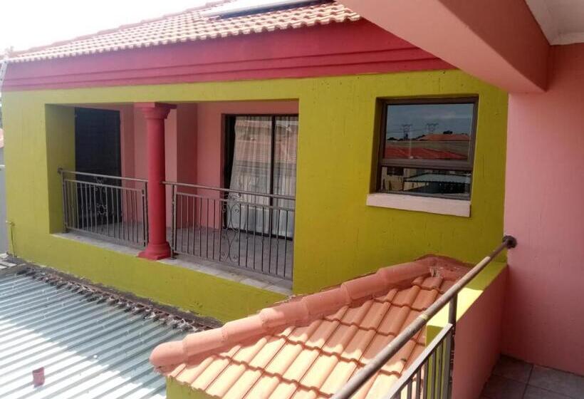 Bed & Breakfast Jubie S Guest Lodge