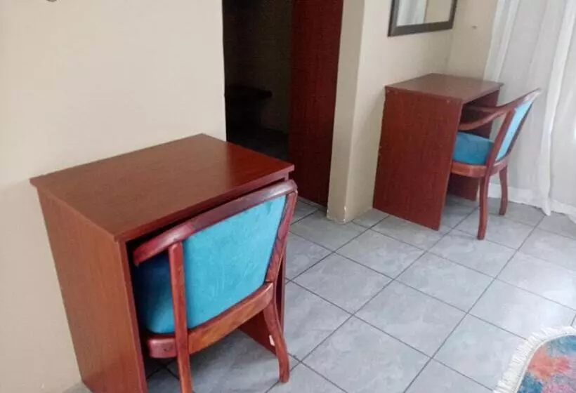 Aamiaismajoitus (B&B) Jubie S Guest Lodge