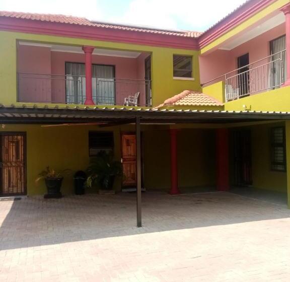 Bed & Breakfast Jubie S Guest Lodge