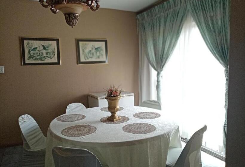 Bed & Breakfast Jubie S Guest Lodge