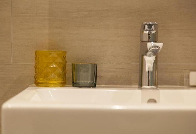 בית מלון כפרי 117 On Strand Luxury Apartments