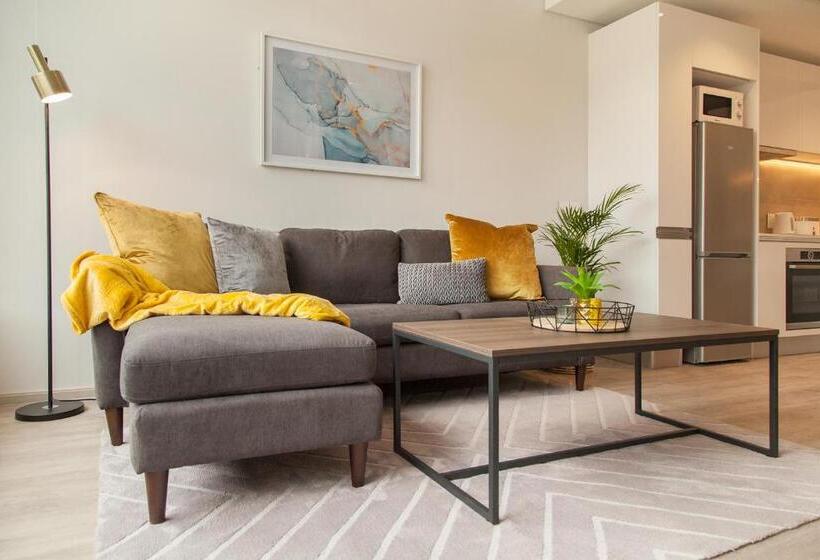 בית מלון כפרי 117 On Strand Luxury Apartments