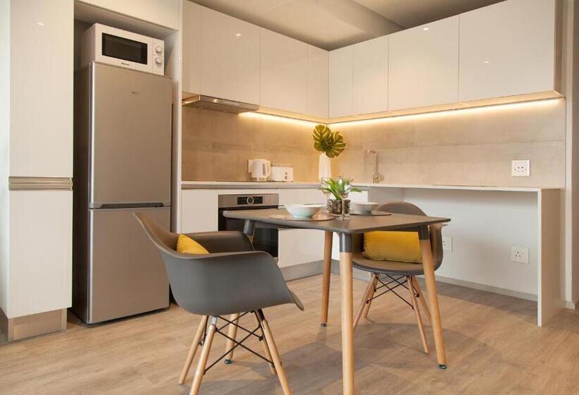 בית מלון כפרי 117 On Strand Luxury Apartments