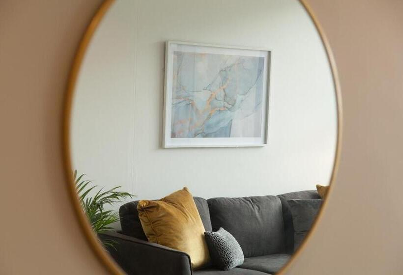 בית מלון כפרי 117 On Strand Luxury Apartments