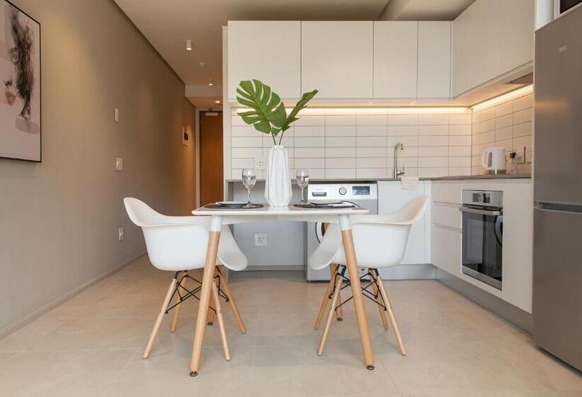 בית מלון כפרי 117 On Strand Luxury Apartments