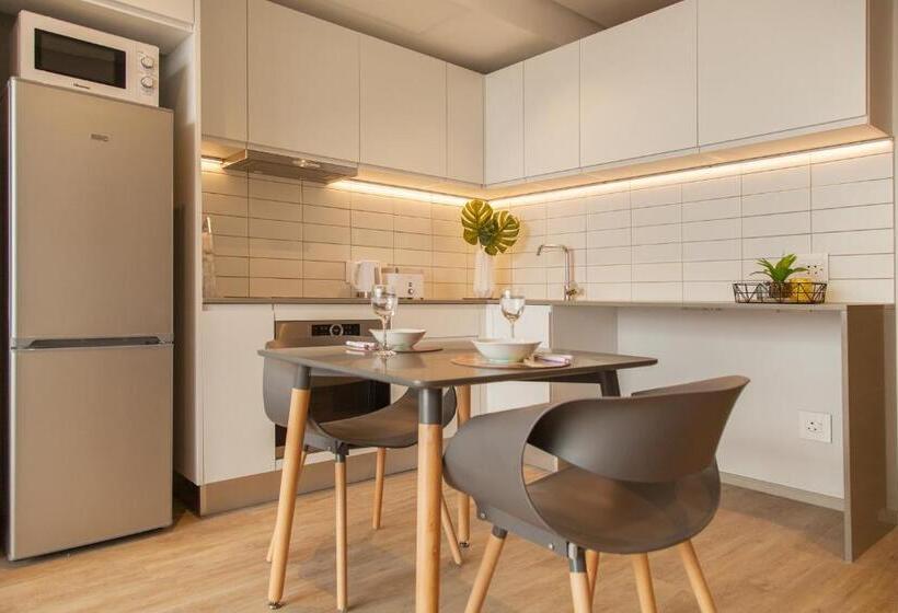 בית מלון כפרי 117 On Strand Luxury Apartments