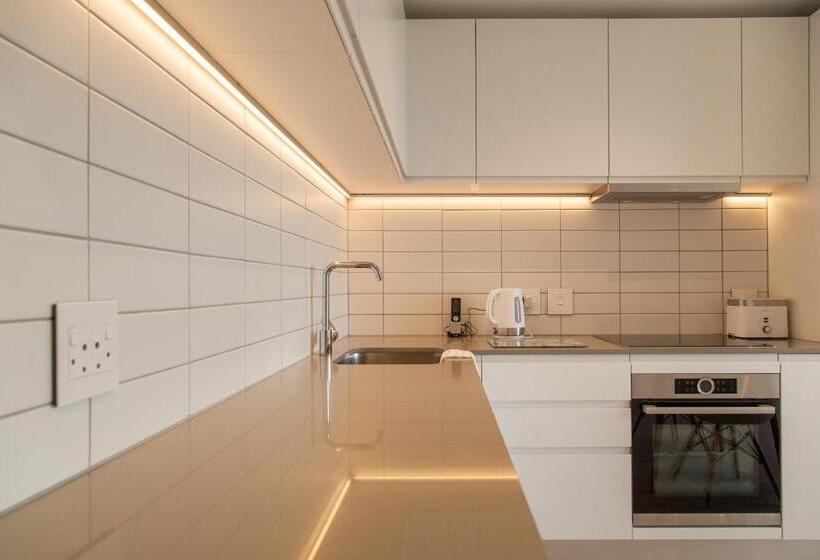 בית מלון כפרי 117 On Strand Luxury Apartments