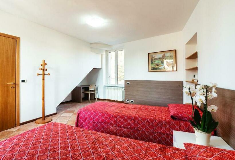 호스텔 Il Roseto Di Marina