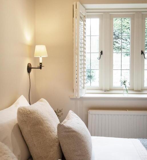 旅馆 The Maytime Inn