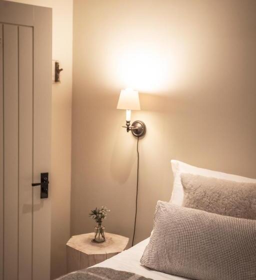 旅馆 The Maytime Inn