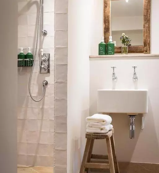 ユースホステル The Maytime Inn