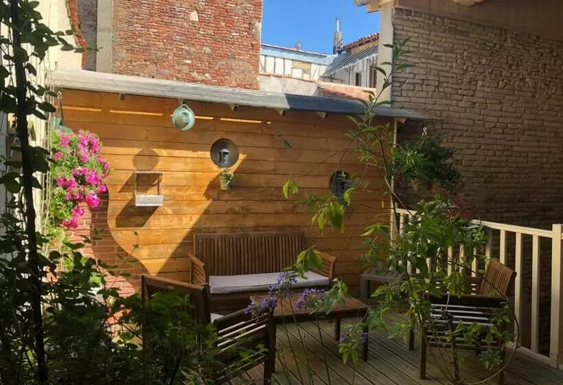 ベッドアンドブレックファースト Le Patio De L Oustal