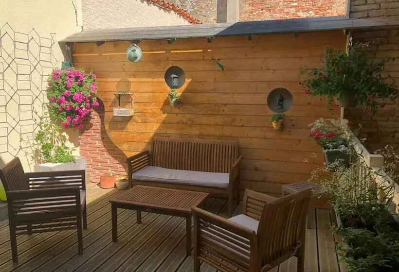 ベッドアンドブレックファースト Le Patio De L Oustal